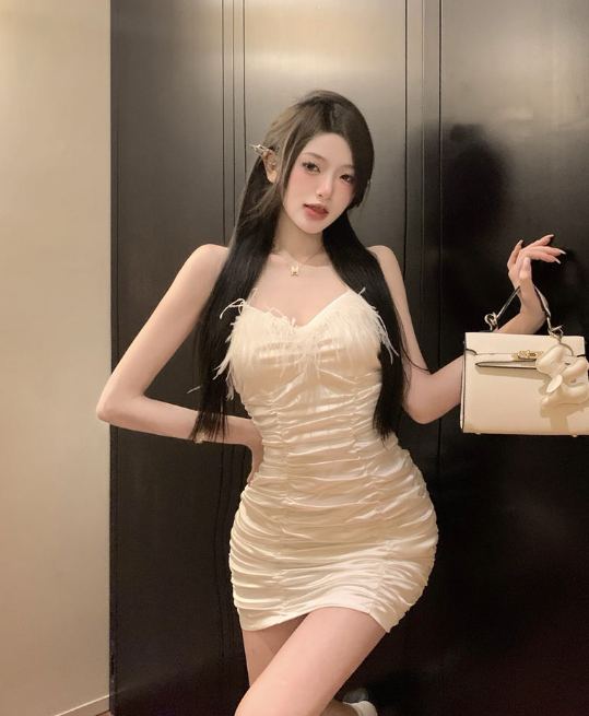 X391 เดรสกระโปรงผ้าซาตินประดับเพชรจับจีบด้านบนบาง