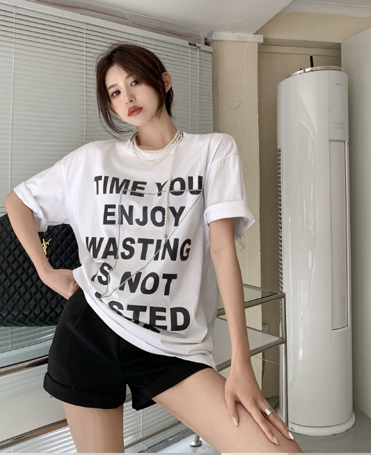 X307 พิมพ์เสื้อยืดแขนสั้นผ้าฝ้ายหลวมความยาวปานกลางในน้ำด้านบน