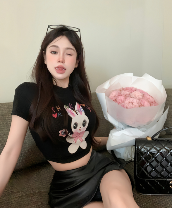 X380 เสื้อยืดพิมพ์ลายกราฟฟิตี้กระต่ายขาวมินิสำหรับผู้หญิง