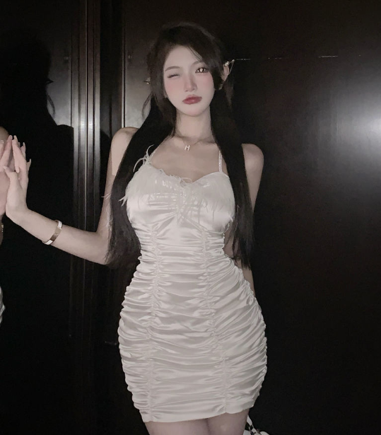 X391 เดรสกระโปรงผ้าซาตินประดับเพชรจับจีบด้านบนบาง