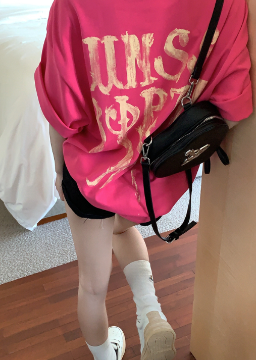 X472 เสื้อยืดแขนสั้นผู้หญิงลายผีเสื้อ