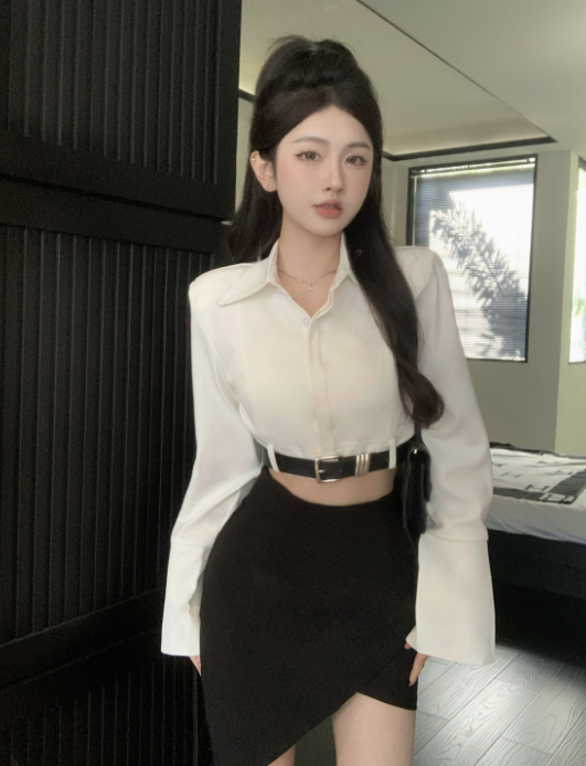 X273 เสื้อเชิ๊ตสีขาวปาดไหล่แขนยาว+กระโปรงสีดำไม่เรียบ