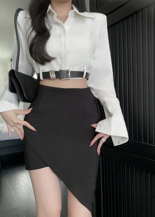 X273 เสื้อเชิ๊ตสีขาวปาดไหล่แขนยาว+กระโปรงสีดำไม่เรียบ