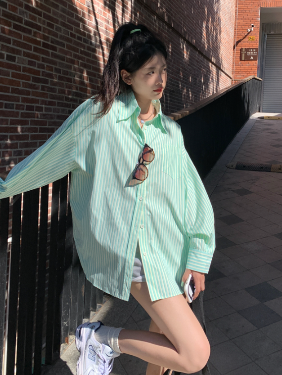 W945 แถบสีเขียวอารมณ์ ins อินเทรนด์ high-end เสื้อแขนยาวสีขาวหลวม ~ W945 แถบสีเขียวอารมณ์ ins อินเทรนด์ high-end เสื้อแขนยาวสีขาวหลวม ~