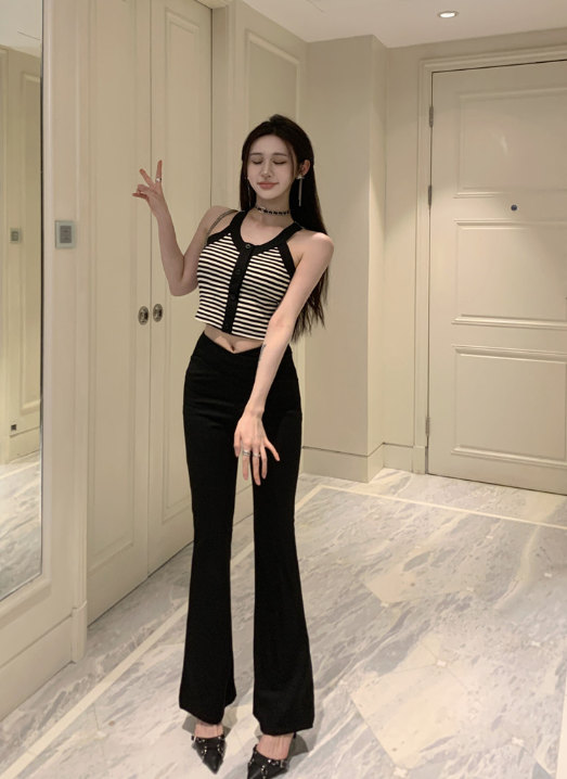 X425 เสื้อกั๊กถักทรงสลิมฟิตลายทางคอวี + กางเกงลำลองยางยืดทรงสลิมฟิตเอวสูง