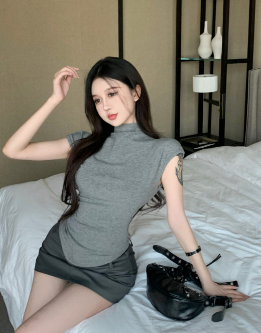 X431 เสื้อยืดแขนกุดคอกึ่งสูงแบบเรียบๆ