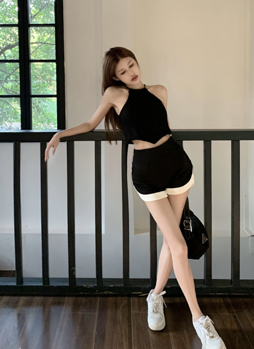 X438 เสื้อสายเดี่ยวถักไร้ขอบทรงสลิม + กางเกงขาสั้นรัดรูปเอวสูง