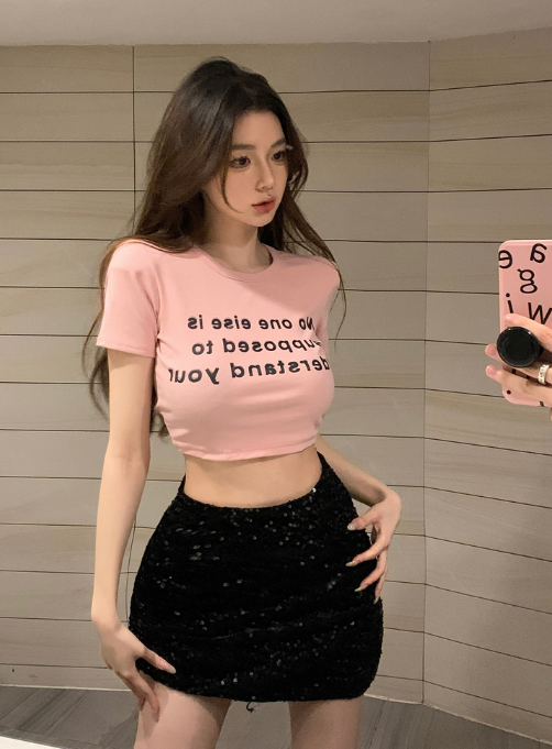 X453 เสื้อยืดขาสั้นพิมพ์ลายเชือกผูก + กระโปรงสะโพกปักเลื่อมทั้งตัวแบบดารา