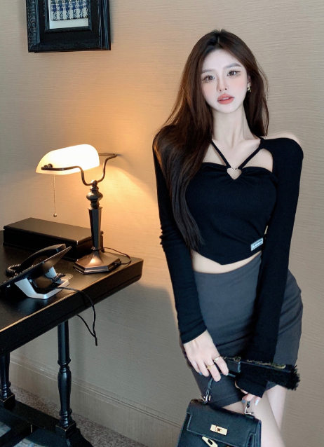 X508 black love hollow cross strap เสื้อยืดบางเกาะอกสุดเท่