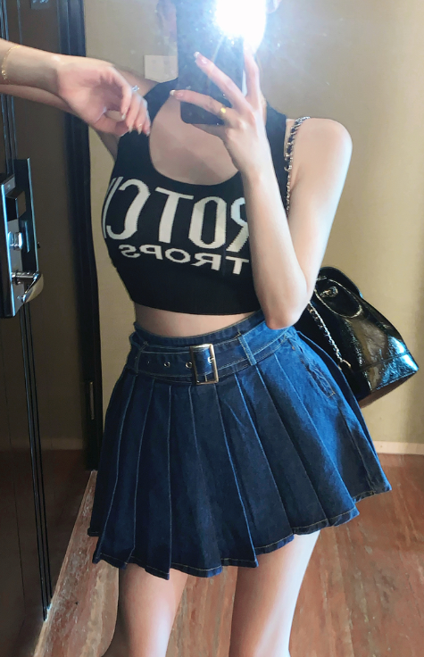 X532 เสื้อกล้ามถักคอวีทรงเอตัวยู + กระโปรงพลีทยีนส์ทรงเอเอวสูง